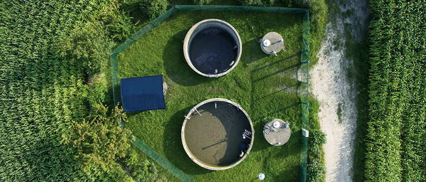 Vista aérea de una instalación de tratamiento de aguas, imagen de aplicación de BECKER