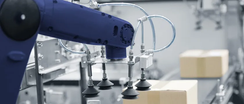 Robot industrial con ventosas para manipulación de cajas mediante vacío